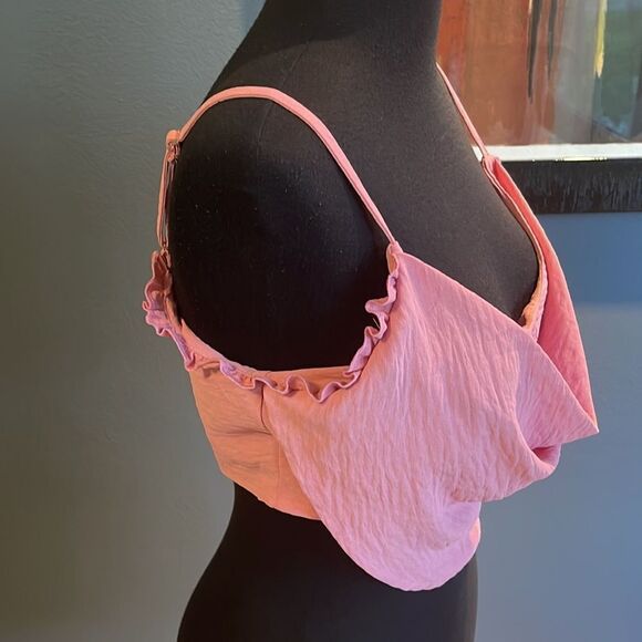 Glamaker pink 2-piece “jumpsuit”. Wide leg high split pants. Draped ruffle top. - Picture 5 of 9